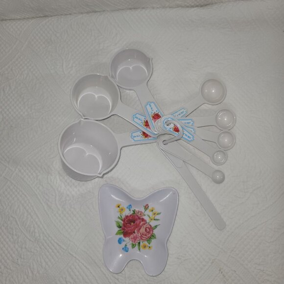 708. The Pioneer Woman Melamine Measuring Cups/Spoons Set 9-Piece and a Tray - Picture 1 of 4